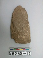 藏品(舌刃打製石斧)的圖片